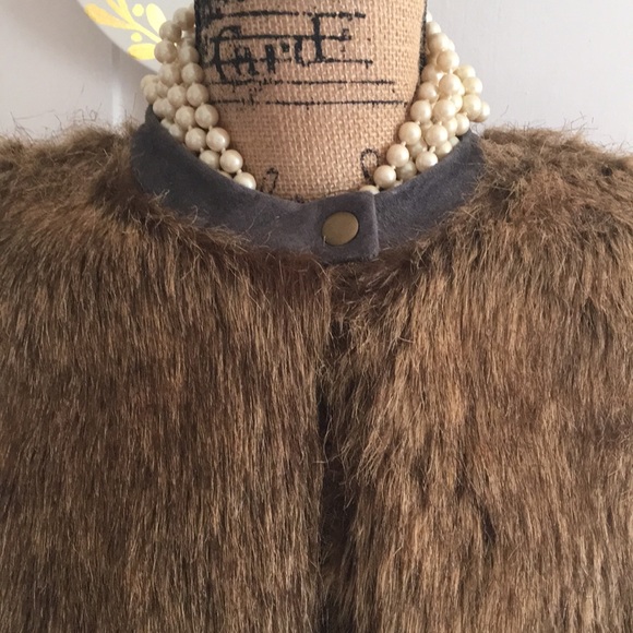 Cynthia Vincent | Luxurious Leather & Fur Jacket - Picture 3 of 10